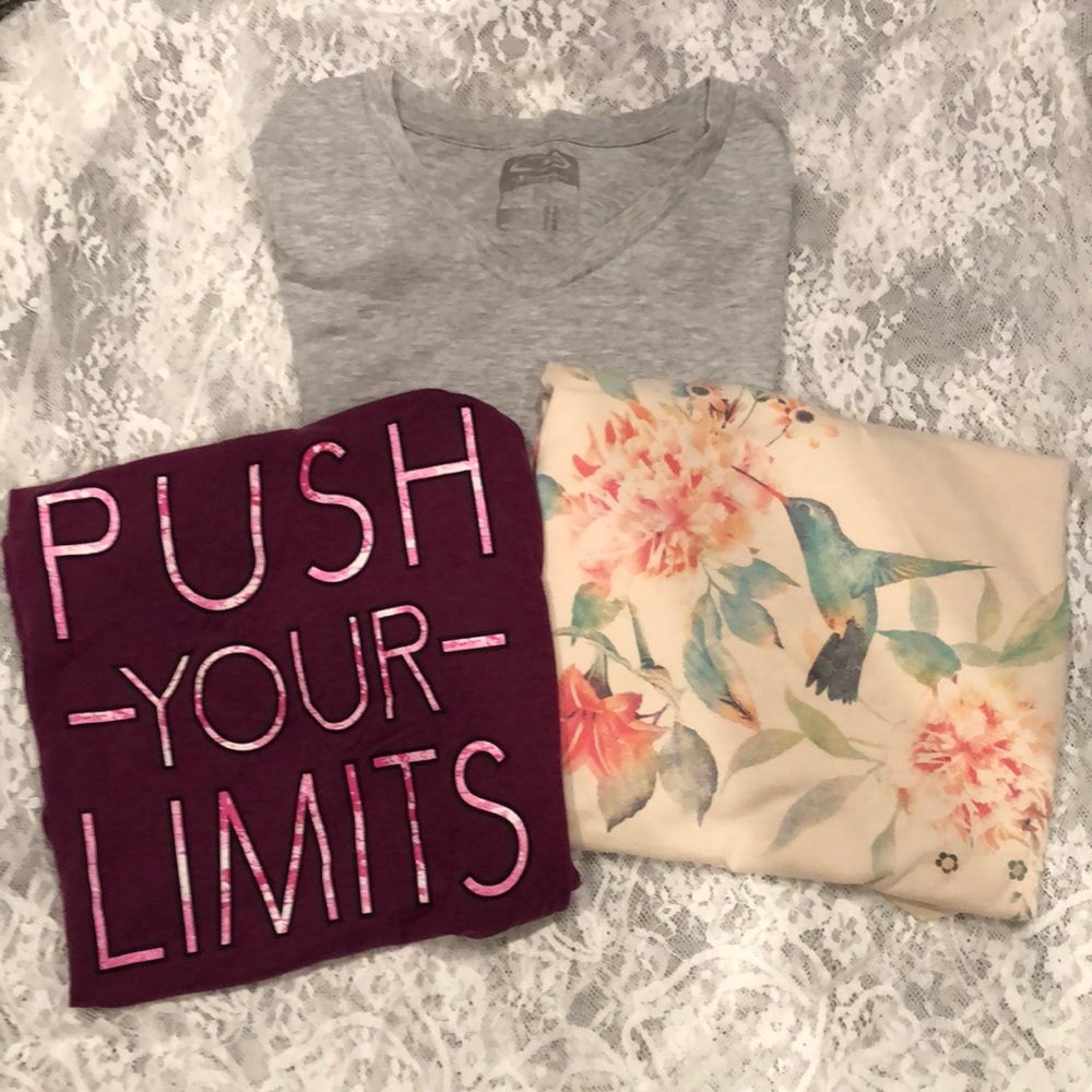 3 Short Sleeve Large Ladies T-Shirts. Pre-owned.